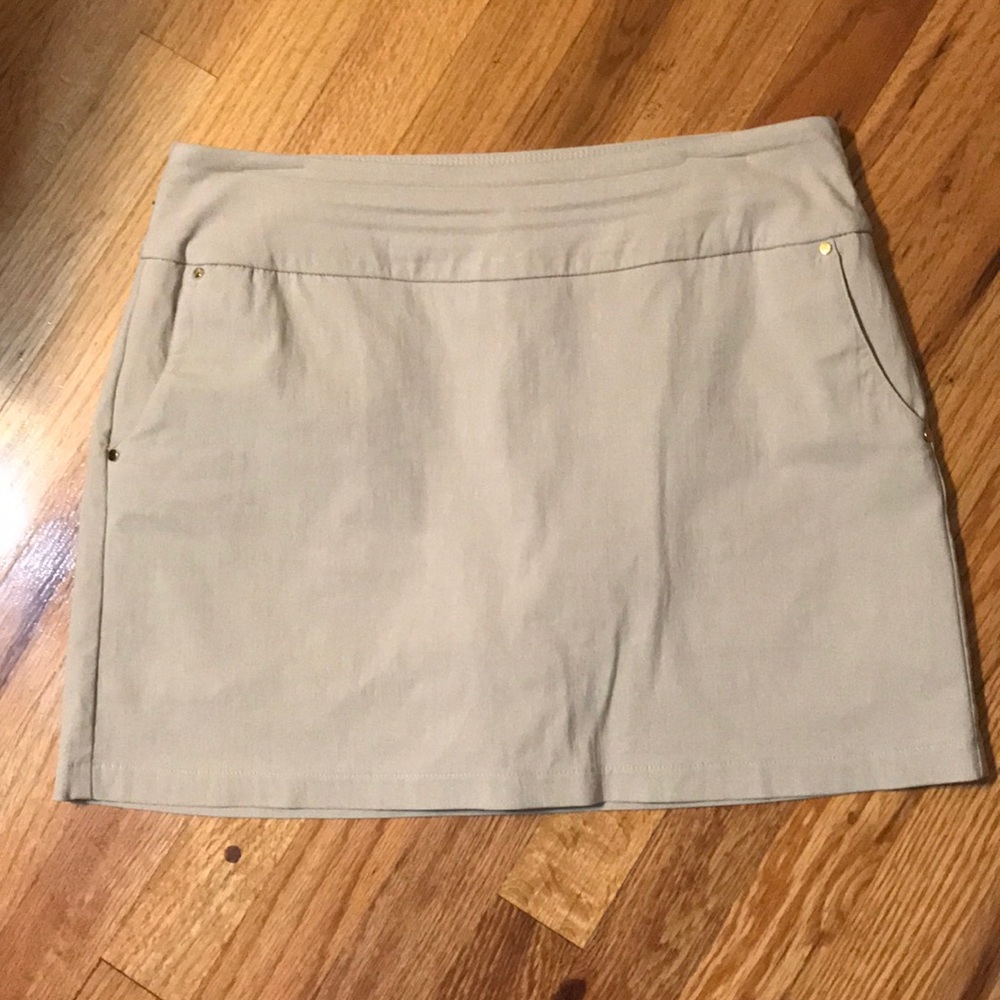 Attire off white/light tan skort 10P